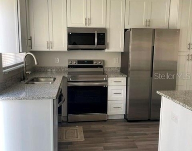 1100 Lowry Avenue - Photo Thumbnail 6