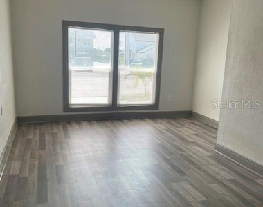 1100 Lowry Avenue - Photo Thumbnail 12