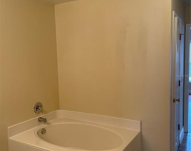 5064 Spanish Oaks Boulevard - Photo Thumbnail 10
