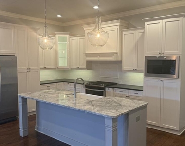 636 Sw 128th Terrace - Photo Thumbnail 2