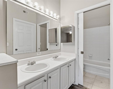 10000 Sw 52nd Avenue - Photo Thumbnail 23