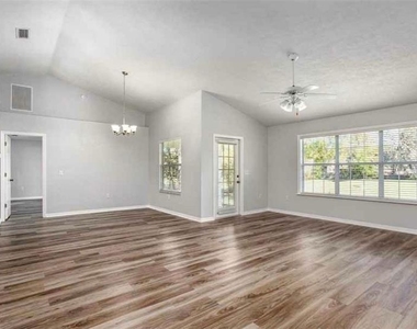 1029 Nw 90th Drive - Photo Thumbnail 2
