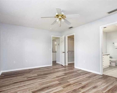 1029 Nw 90th Drive - Photo Thumbnail 6
