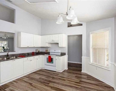 1029 Nw 90th Drive - Photo Thumbnail 3