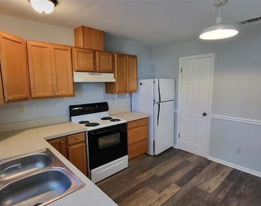 3727 Sw 28th Terrace - Photo Thumbnail 5