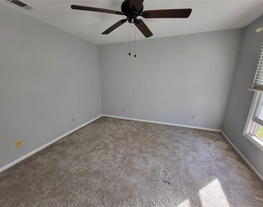 3727 Sw 28th Terrace - Photo Thumbnail 2
