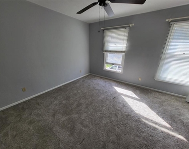 3727 Sw 28th Terrace - Photo Thumbnail 1