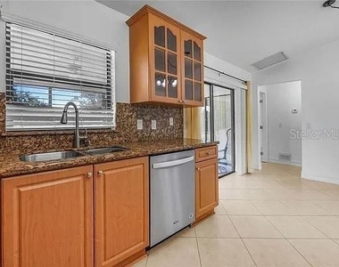 367 Mendoza Street - Photo Thumbnail 6