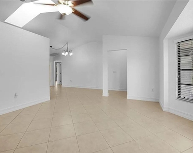 367 Mendoza Street - Photo Thumbnail 11