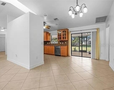 367 Mendoza Street - Photo Thumbnail 7