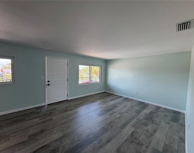 1258 Barbara Drive - Photo Thumbnail 6