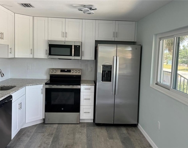 1258 Barbara Drive - Photo Thumbnail 8