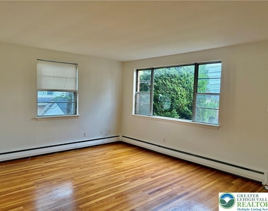 434 N Leh Street - Photo Thumbnail 1