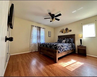 7523 Mayland Street - Photo Thumbnail 2