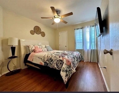 7523 Mayland Street - Photo Thumbnail 4