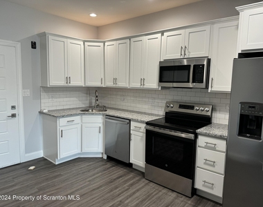112 Circle Drive - Photo Thumbnail 2