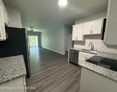 112 Circle Drive - Photo Thumbnail 4