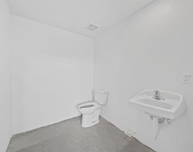 829 57th Street E - Photo Thumbnail 8