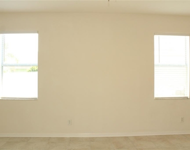 5024 119th Terrace E - Photo Thumbnail 4
