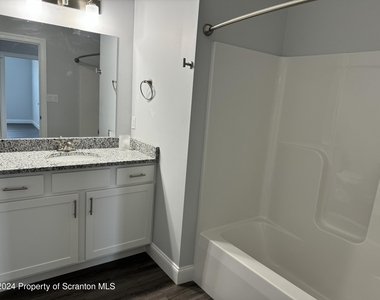 104 Circle Drive - Photo Thumbnail 12
