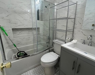 31 East 30th Street - Photo Thumbnail 1