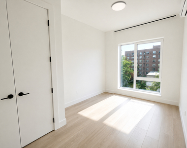 706 East 32nd Street - Photo Thumbnail 4