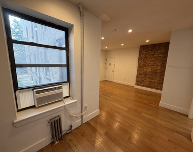 115 Carlton Avenue - Photo Thumbnail 3