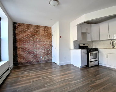 1019 Southern Boulevard - Photo Thumbnail 5