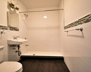 1019 Southern Boulevard - Photo Thumbnail 4