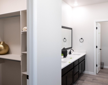 14717 Pebble Hills Boulevard - Photo Thumbnail 23
