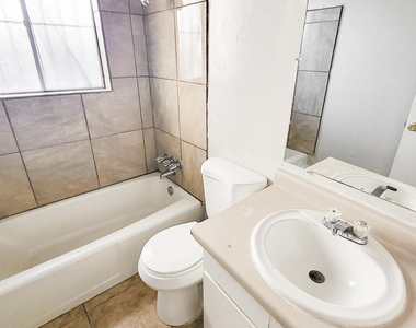5233 Carousel Drive - Photo Thumbnail 9