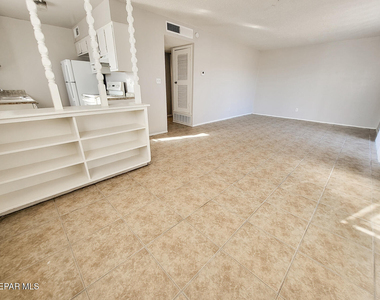 5233 Carousel Drive - Photo Thumbnail 3