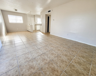 5233 Carousel Drive - Photo Thumbnail 4