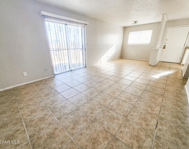 5233 Carousel Drive - Photo Thumbnail 2