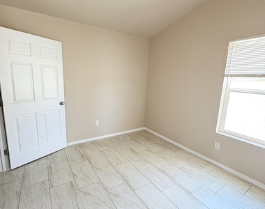 8503 Leo Street - Photo Thumbnail 12