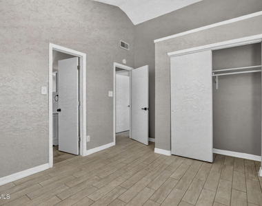9128 Bur Oak Circle - Photo Thumbnail 22