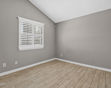 9128 Bur Oak Circle - Photo Thumbnail 21