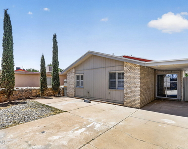 9128 Bur Oak Circle - Photo Thumbnail 26