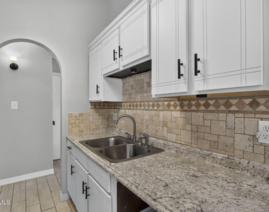 9128 Bur Oak Circle - Photo Thumbnail 11