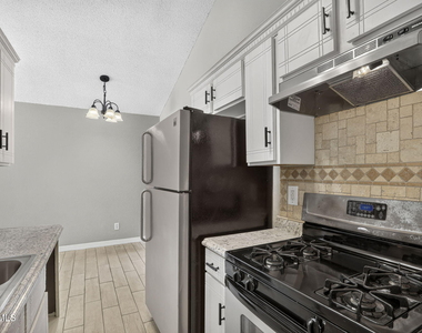 9128 Bur Oak Circle - Photo Thumbnail 14
