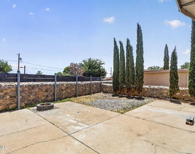 9128 Bur Oak Circle - Photo Thumbnail 25
