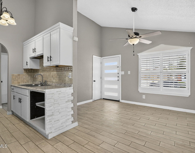 9128 Bur Oak Circle - Photo Thumbnail 8