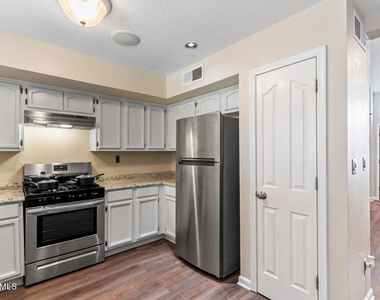 12192 Sun Bridge Place - Photo Thumbnail 15