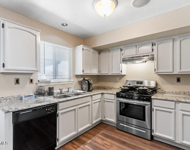 12192 Sun Bridge Place - Photo Thumbnail 13