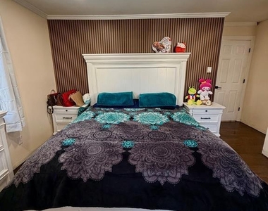 22 Irving Place - Photo Thumbnail 3