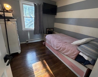 22 Irving Place - Photo Thumbnail 5