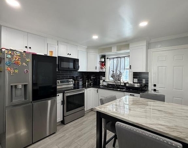 22 Irving Place - Photo Thumbnail 2