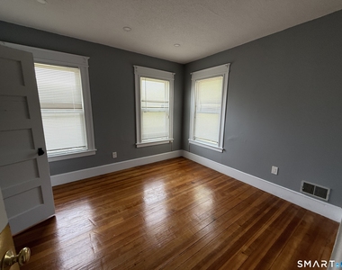 694 Enfield Street - Photo Thumbnail 12