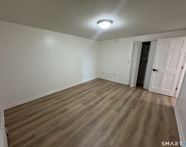 112 Woodbine Street - Photo Thumbnail 15