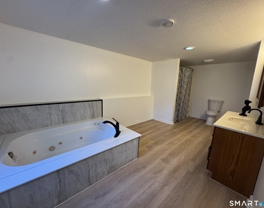 112 Woodbine Street - Photo Thumbnail 12